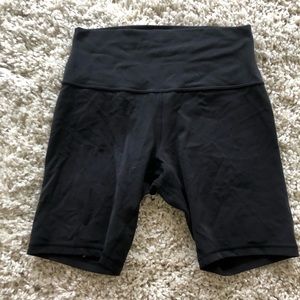 Black Lululemon align shorts 8 inch